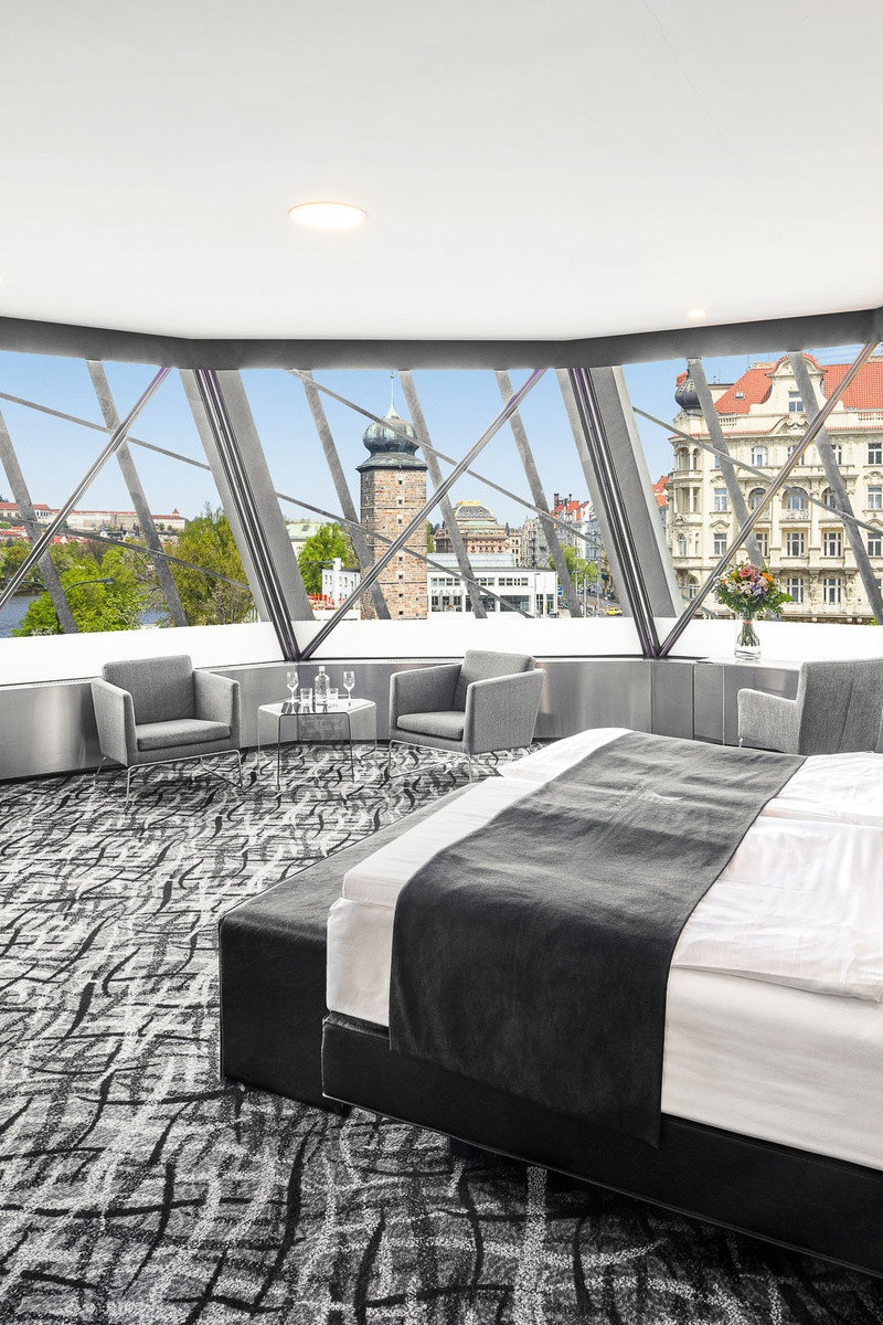 Noc v Ginger suite s výhledem na Pražský hrad